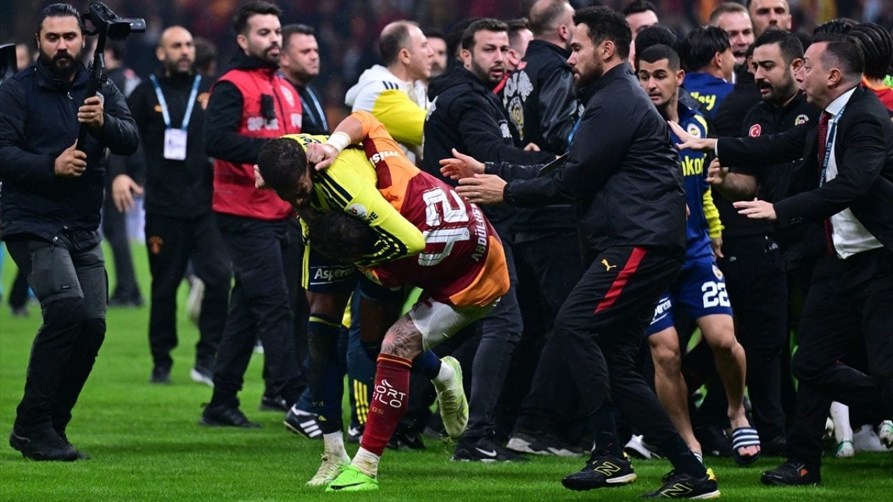 Foto - Derbide ortalık karışmıştı! Hukukçu isim Kerem'e 10 maç ceza istedi