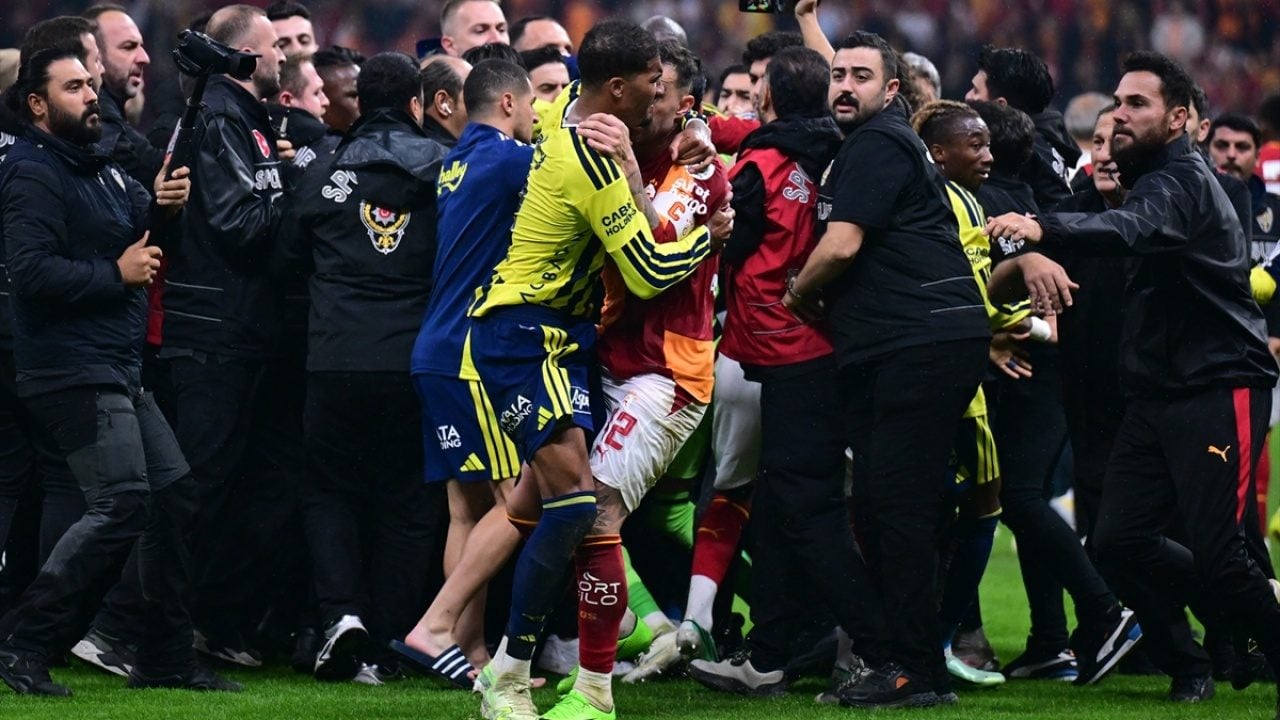 Foto - Derbide ortalık karışmıştı! Hukukçu isim Kerem'e 10 maç ceza istedi