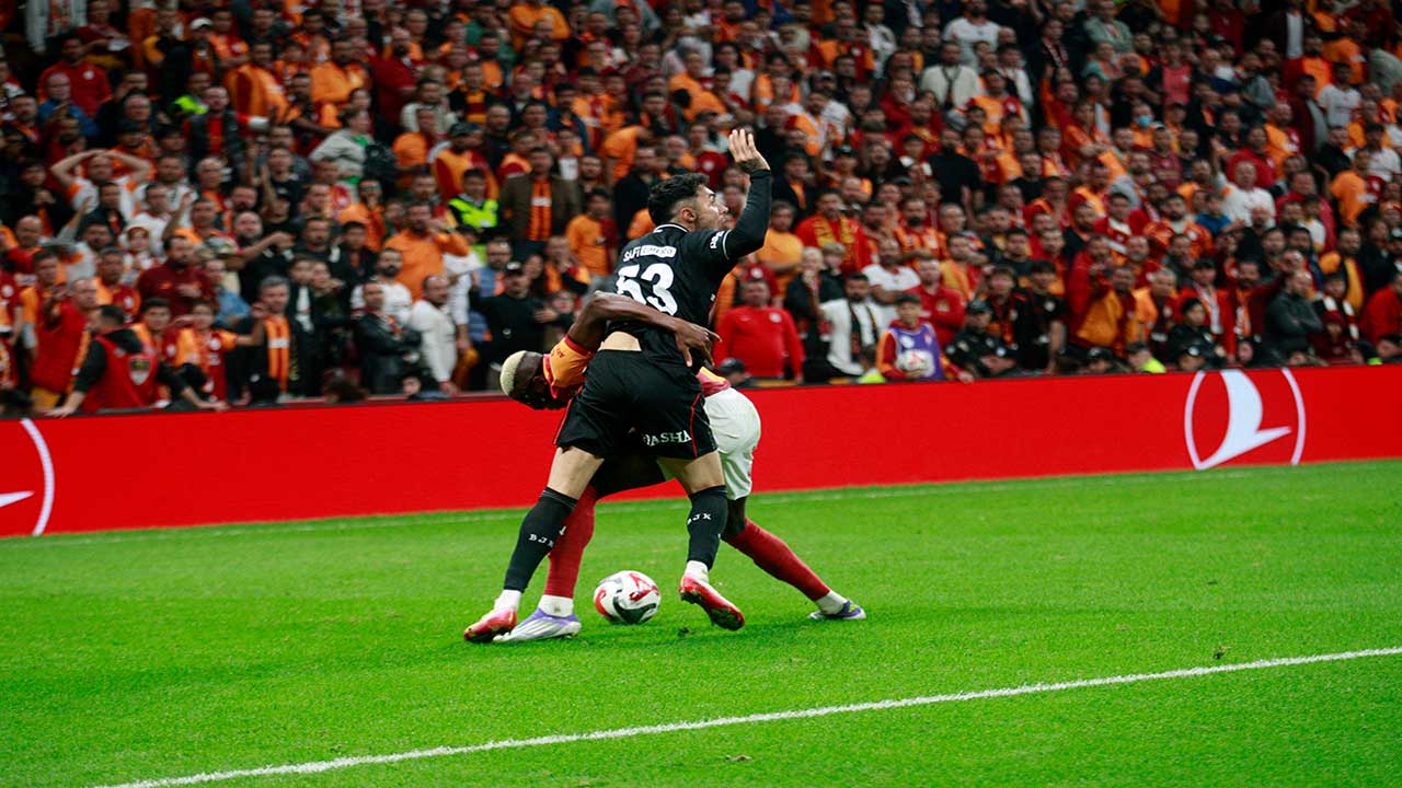 Foto - Derbideki hata kriz çıkarabilir! Ünlü hakem tehlikeyi açıkladı