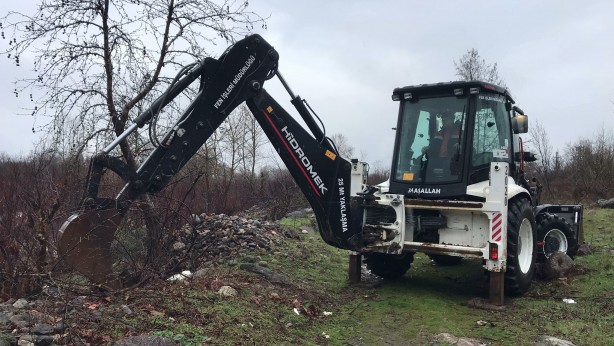 Foto - Derede akıntıya kapılan araçtan canlı çıktı, boğularak can verdi