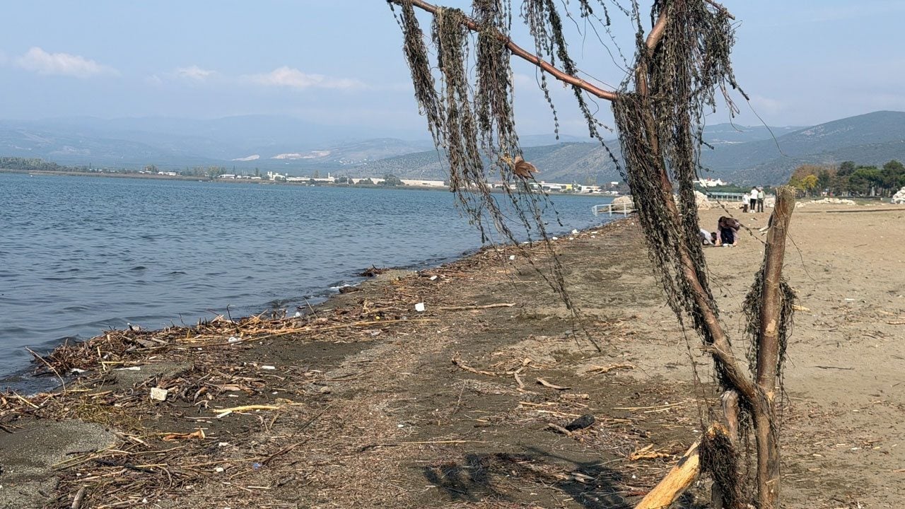 Foto - Dereler taştı ama İznik Gölü çekilmeye devam ediyor! Vatandaşların aklında tek soru: Sular nereye gidiyor?