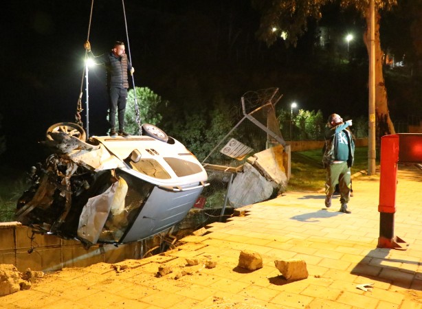 Foto - Dereye düştü! 2 kişi yaralandı