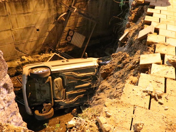 Foto - Dereye düştü! 2 kişi yaralandı