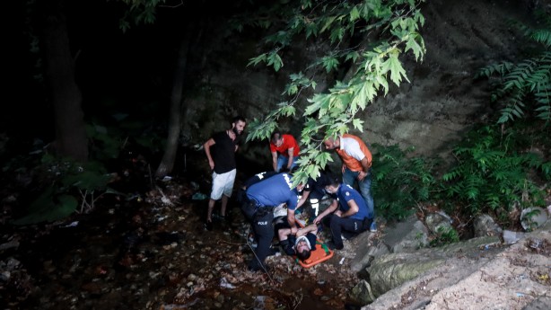 Foto - Dereye düştü, yaralandı! Böyle kurtarıldı