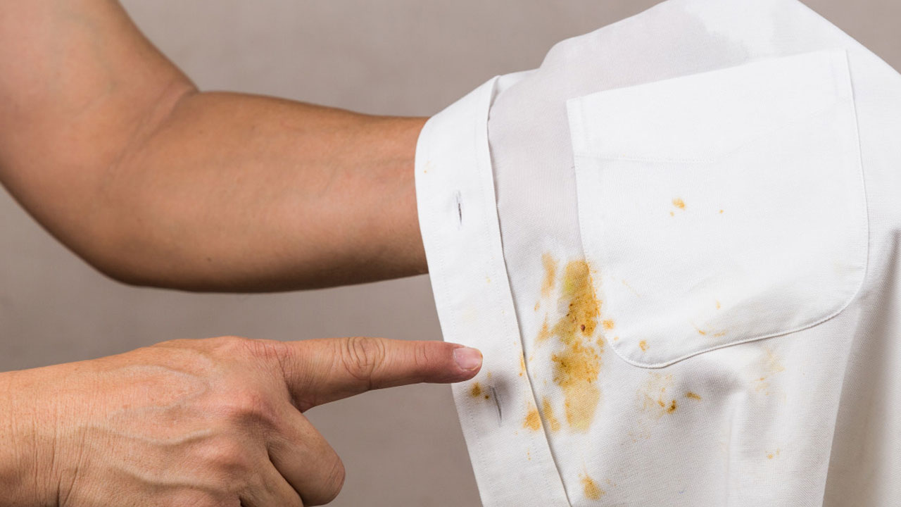 Deterjan kullanmayı bıraktıracak! İşte yağ lekelerini çıkartmanın doğal yolu