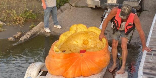 Foto - Dev balkabağına bindi! Nehirde 61 kilometre kürek çekti
