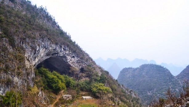 Foto - Dev bir mağarada yaşıyorlar!