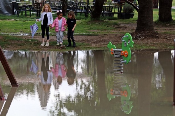 Foto - Dev dalgalar kuleleri domino taşı gibi devirdi