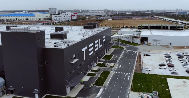 Foto - Dev fabrika için Manisa'da arazi bakıyordu! İngilizler 'Elon Musk o ülkeyi seçti' diyerek duyurdu