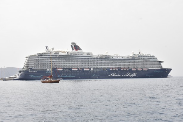 Foto - Dev gemi Bodrum'da