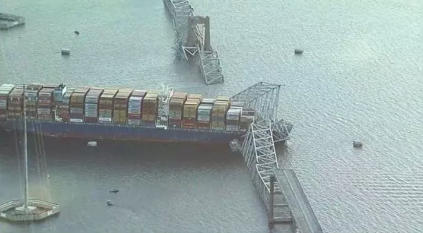 Foto - Dev gemi köprüyü yerle bir etti