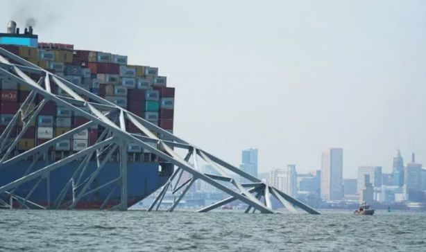 Foto - Dev gemi köprüyü yerle bir etti