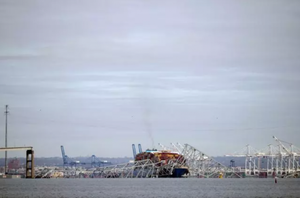 Foto - Dev gemi köprüyü yerle bir etti