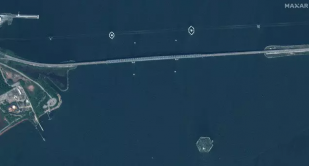 Foto - Dev gemi köprüyü yerle bir etti