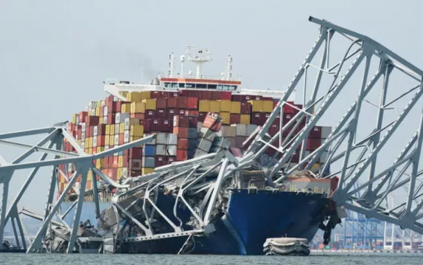 Foto - Dev gemi köprüyü yerle bir etti