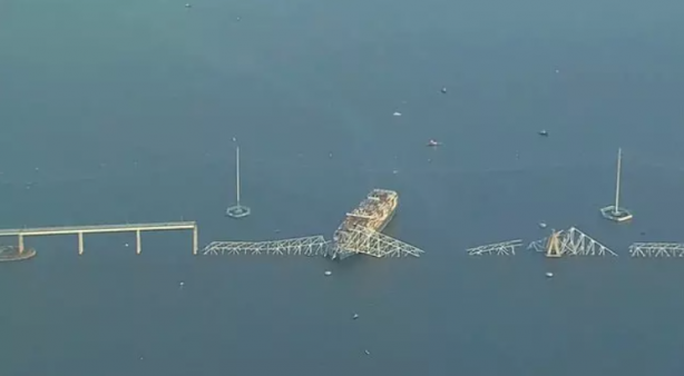 Foto - Dev gemi köprüyü yerle bir etti