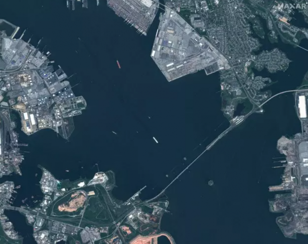 Foto - Dev gemi köprüyü yerle bir etti