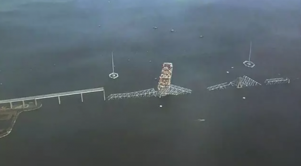 Foto - Dev gemi köprüyü yerle bir etti