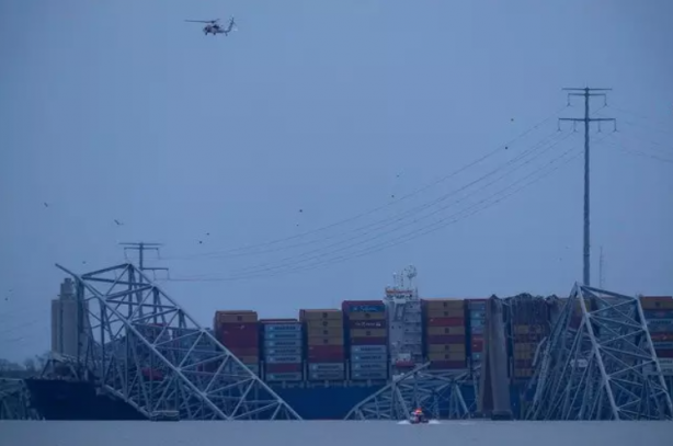 Foto - Dev gemi köprüyü yerle bir etti