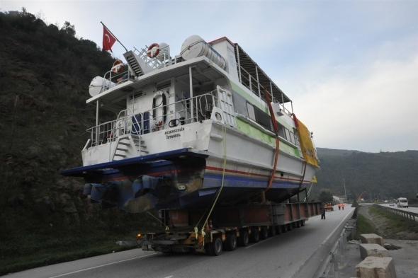 Foto - Dev gemi yeniden karadan yürütüldü