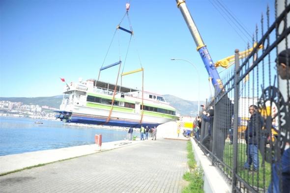 Foto - Dev gemi yeniden karadan yürütüldü