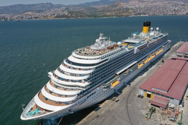 Foto - Dev kruvaziyer 1704 yolcusuyla İzmir Limanı'na yanaştı