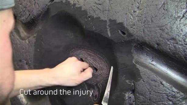 Foto - Dev lastiği böyle tamir ediyor!