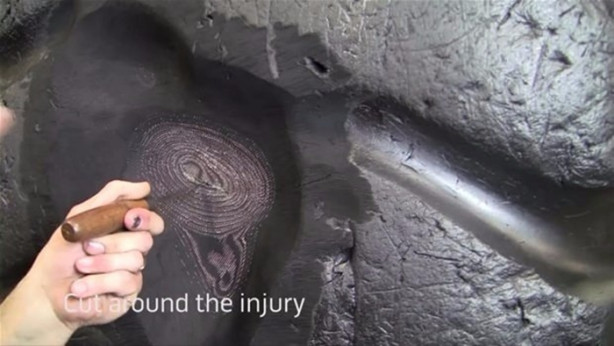 Foto - Dev lastiği böyle tamir ediyor!