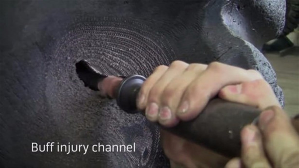 Foto - Dev lastiği böyle tamir ediyor!