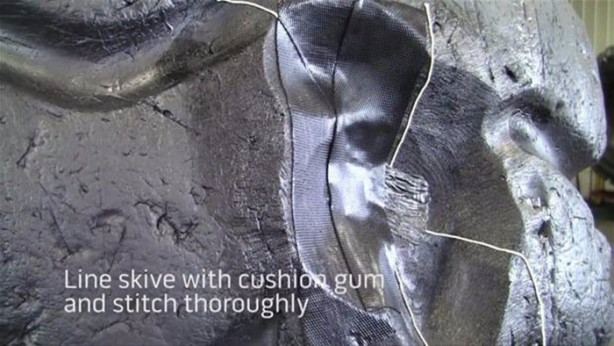 Foto - Dev lastiği böyle tamir ediyor!