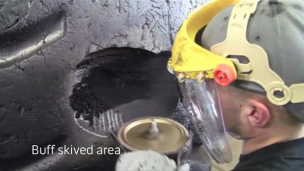 Foto - Dev lastiği böyle tamir ediyor!