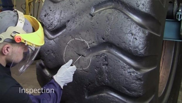  Dev lastiği böyle tamir ediyor!