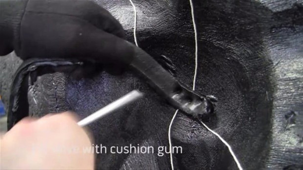 Foto - Dev lastiği böyle tamir ediyor!