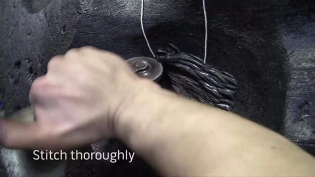 Foto - Dev lastiği böyle tamir ediyor!