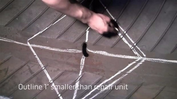 Foto - Dev lastiği böyle tamir ediyor!