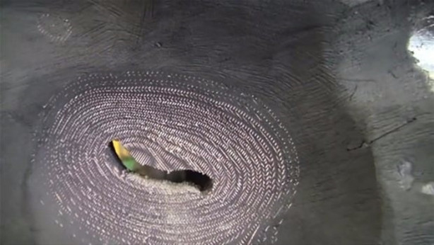 Foto - Dev lastiği böyle tamir ediyor!