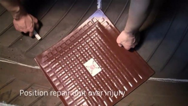 Foto - Dev lastiği böyle tamir ediyor!