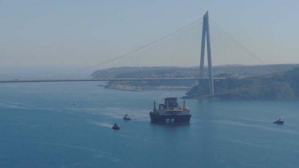 Foto - Dev petrol gemisi Boğaz'dan geçti