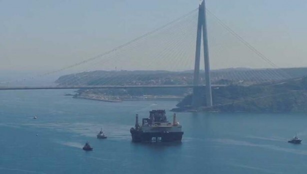 Foto - Dev petrol gemisi Boğaz'dan geçti