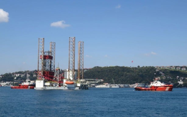 Foto - Dev petrol platformu İstanbul Boğazı'ndan böyle geçti