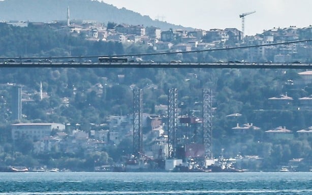 Foto - Dev petrol platformu İstanbul Boğazı'ndan böyle geçti