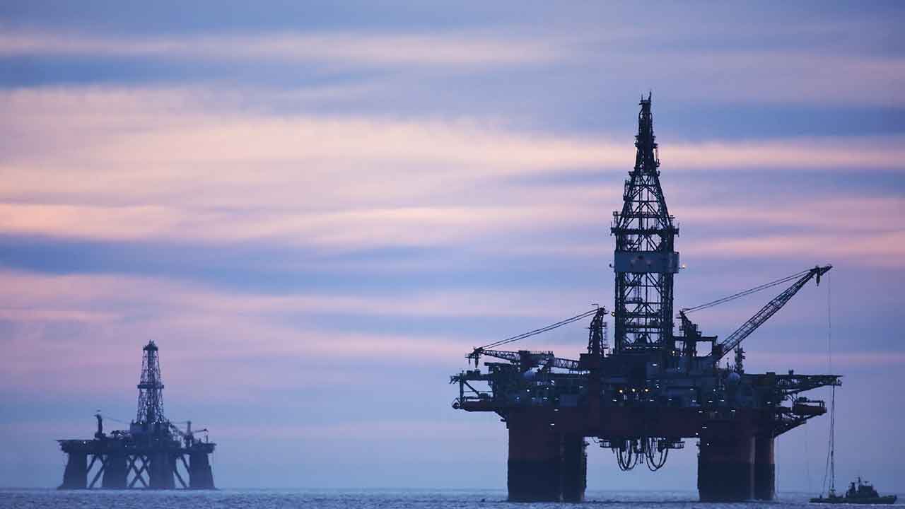 Foto - Dev petrol rezervi keşfedildi! Her yerden fışkırmaya başladı