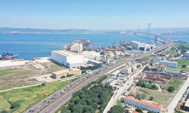 Foto - Dev projeler para basıyor