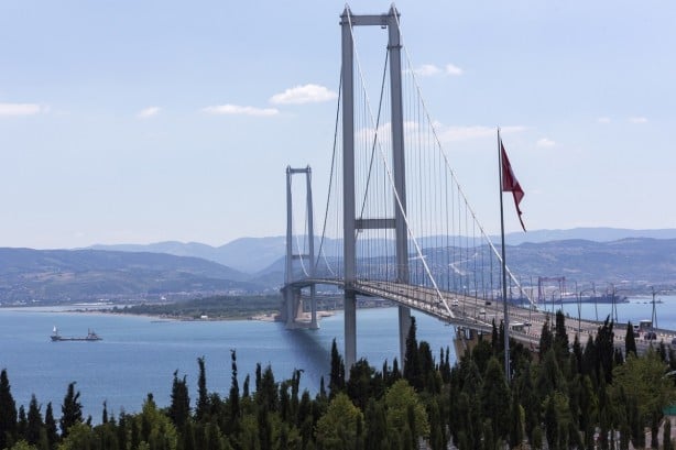 Foto - Dev projeler para basıyor