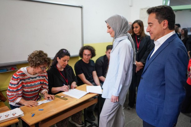 Foto - DEVA Partisi lideri Babacan ve eşi oylarını kullandı