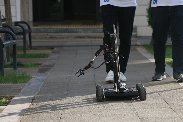 Foto - Devam gençler! Üniversite öğrencilerinden müthiş robot