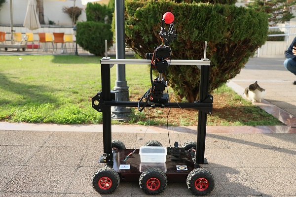 Foto - Devam gençler! Üniversite öğrencilerinden müthiş robot