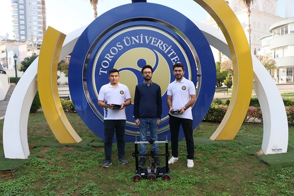 Foto - Devam gençler! Üniversite öğrencilerinden müthiş robot