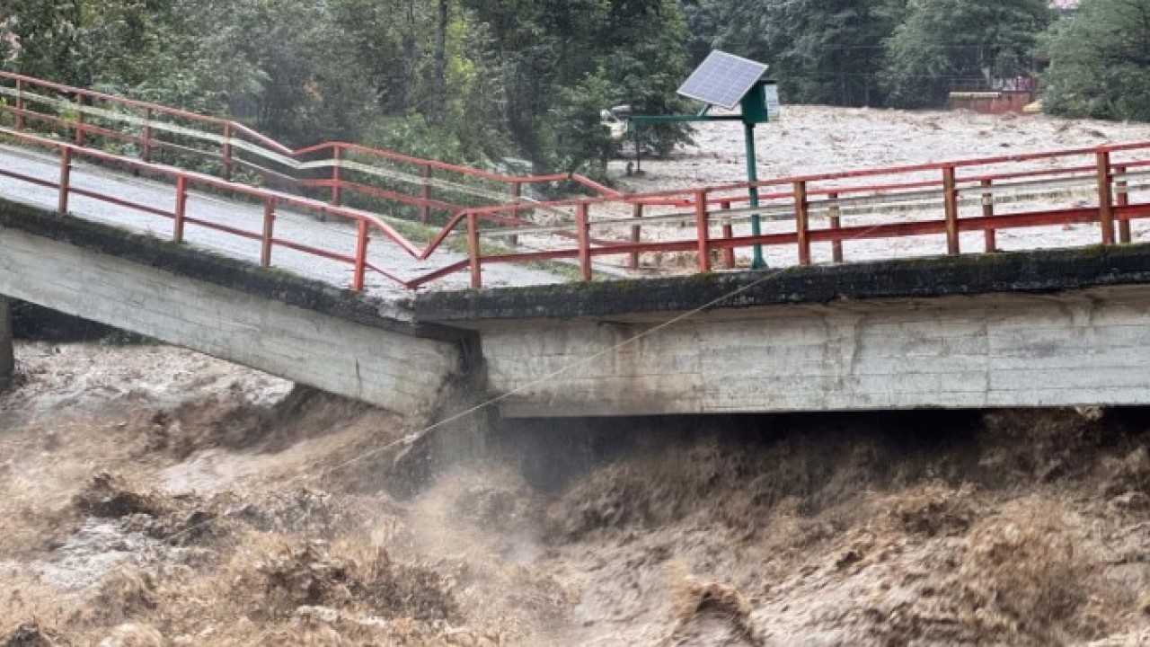 Devamı gelecek! Sağanak yağışın vurduğu şehirler dikkat