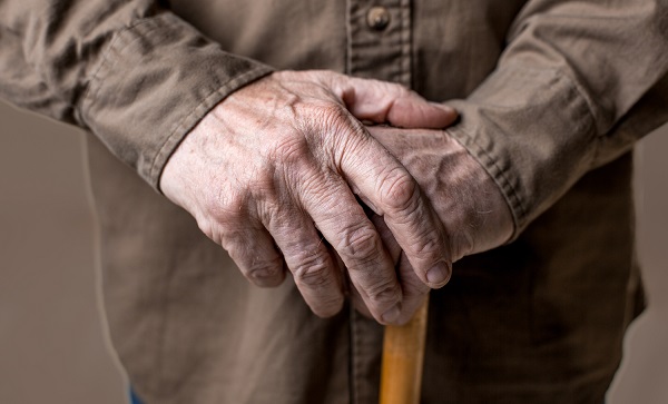 Foto - Devamlı titreme sorunu mu yaşıyorsunuz? Bu belirtiler varsa hemen doktora gidin
